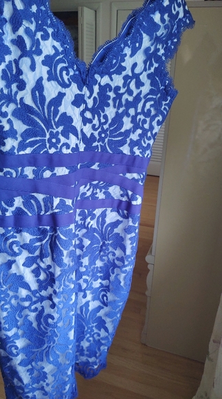 Ladies lace dress - Picture 3 of 4